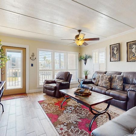 Palm Tree Escape Apartment Саут Падре Алънд Екстериор снимка
